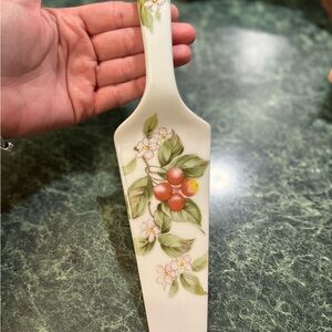Porcelain Fruit-Print Cake Server - White with Peach Accent